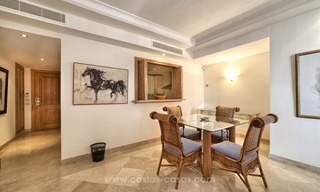 Appartement te koop met zeezicht in de private wing van Hotel Kempinski, Estepona – Marbella 10