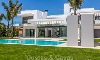 Instapklare moderne design villa te koop nabij het strand in West Marbella 29006 