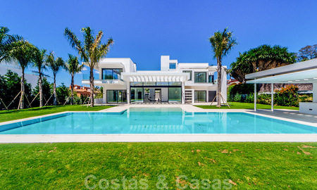 Instapklare moderne design villa te koop nabij het strand in West Marbella 29009