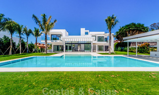 Instapklare moderne design villa te koop nabij het strand in West Marbella 29009 