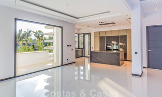 Instapklare moderne design villa te koop nabij het strand in West Marbella 29014 