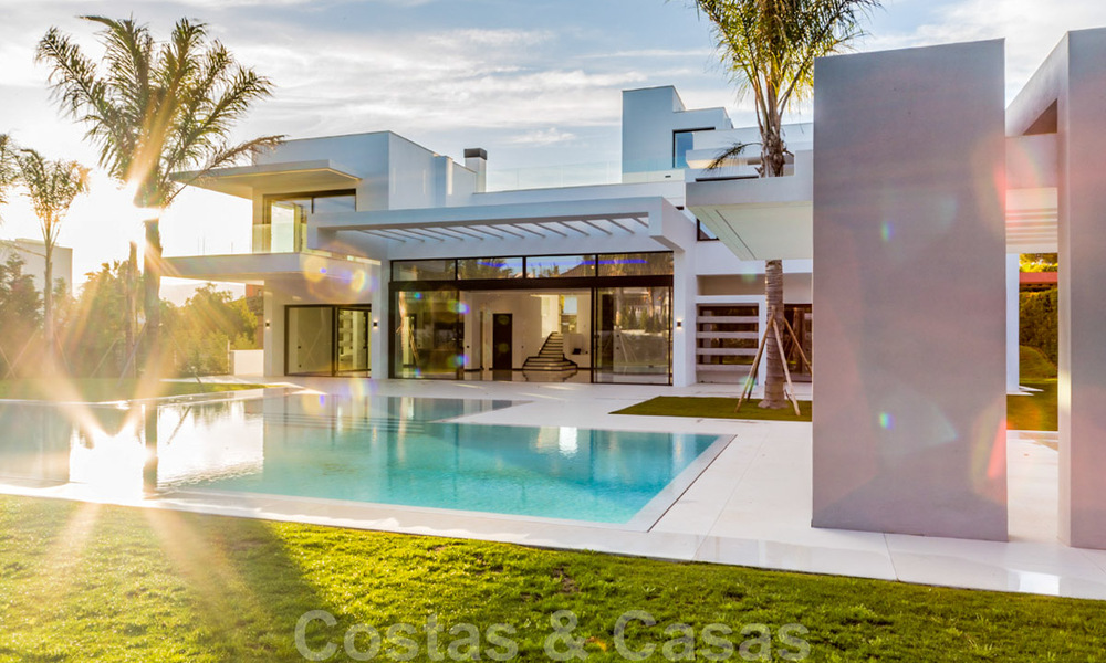 Instapklare moderne design villa te koop nabij het strand in West Marbella 29017