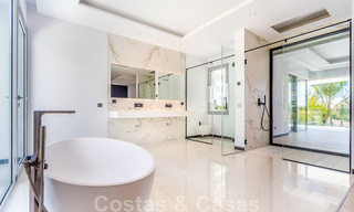 Moderne beachside design villa te koop in Marbella West 29022 