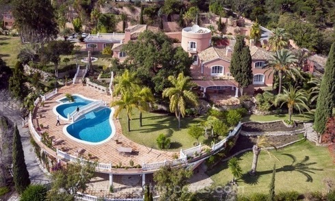 Luxe villa te koop in Marbella – Benahavis: El Madroñal landgoed met zeezicht 