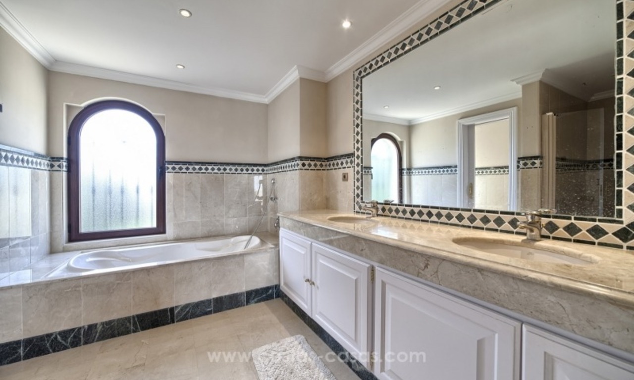 Luxe Villa met panoramisch zeezicht te koop, New Golden Mile, Marbella – Estepona 20