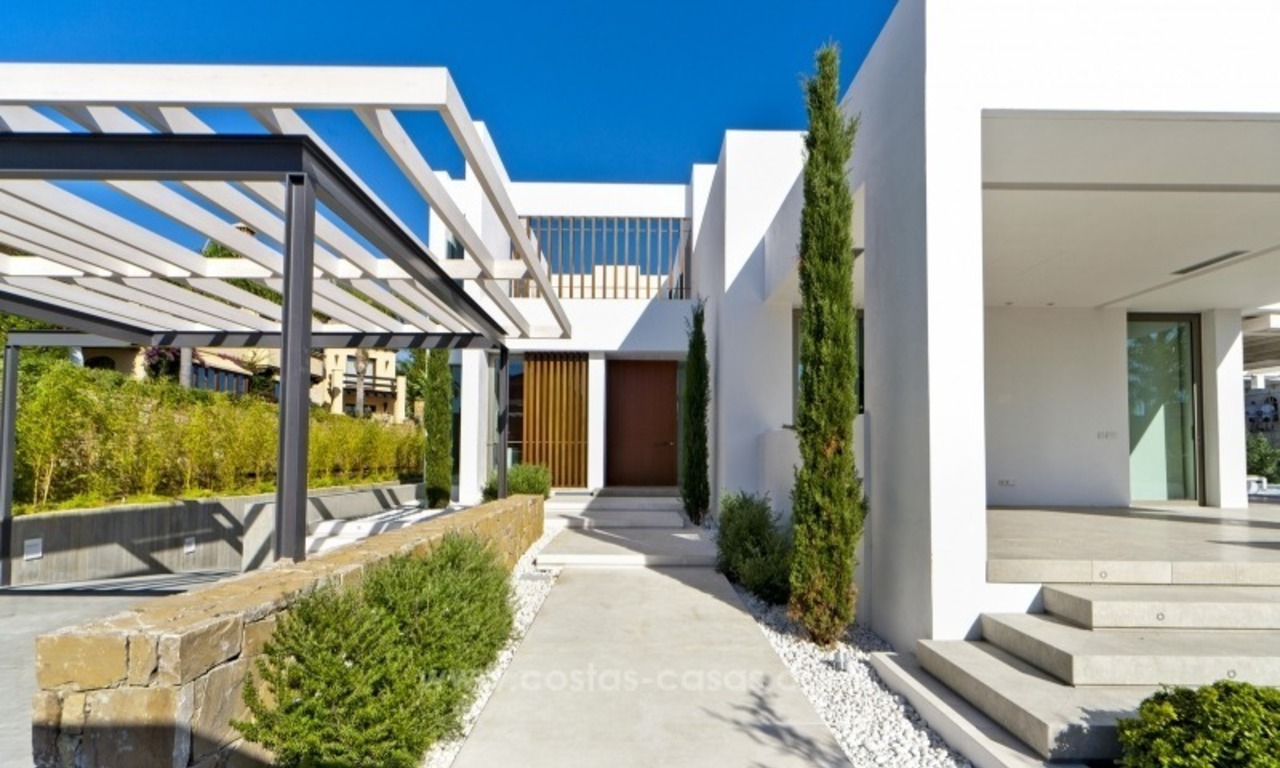 Moderne design beachside Villa te koop nabij het strand in Oost Marbella 6