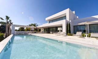Moderne design beachside Villa te koop nabij het strand in Oost Marbella 4