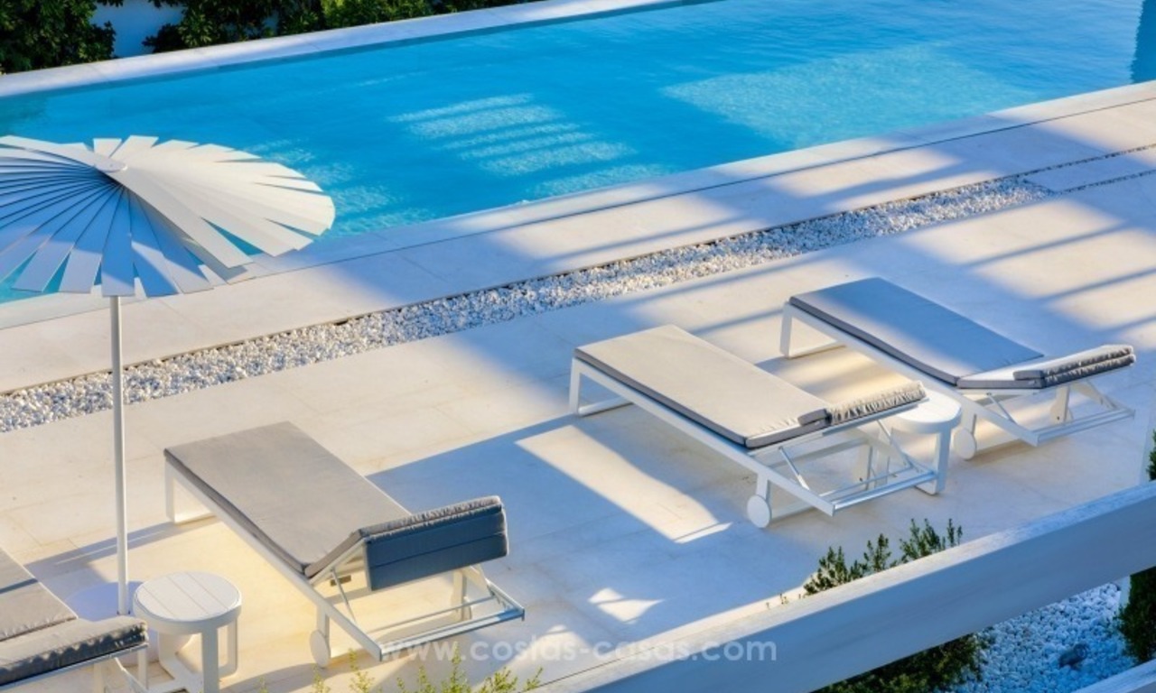 Moderne design beachside Villa te koop nabij het strand in Oost Marbella 9