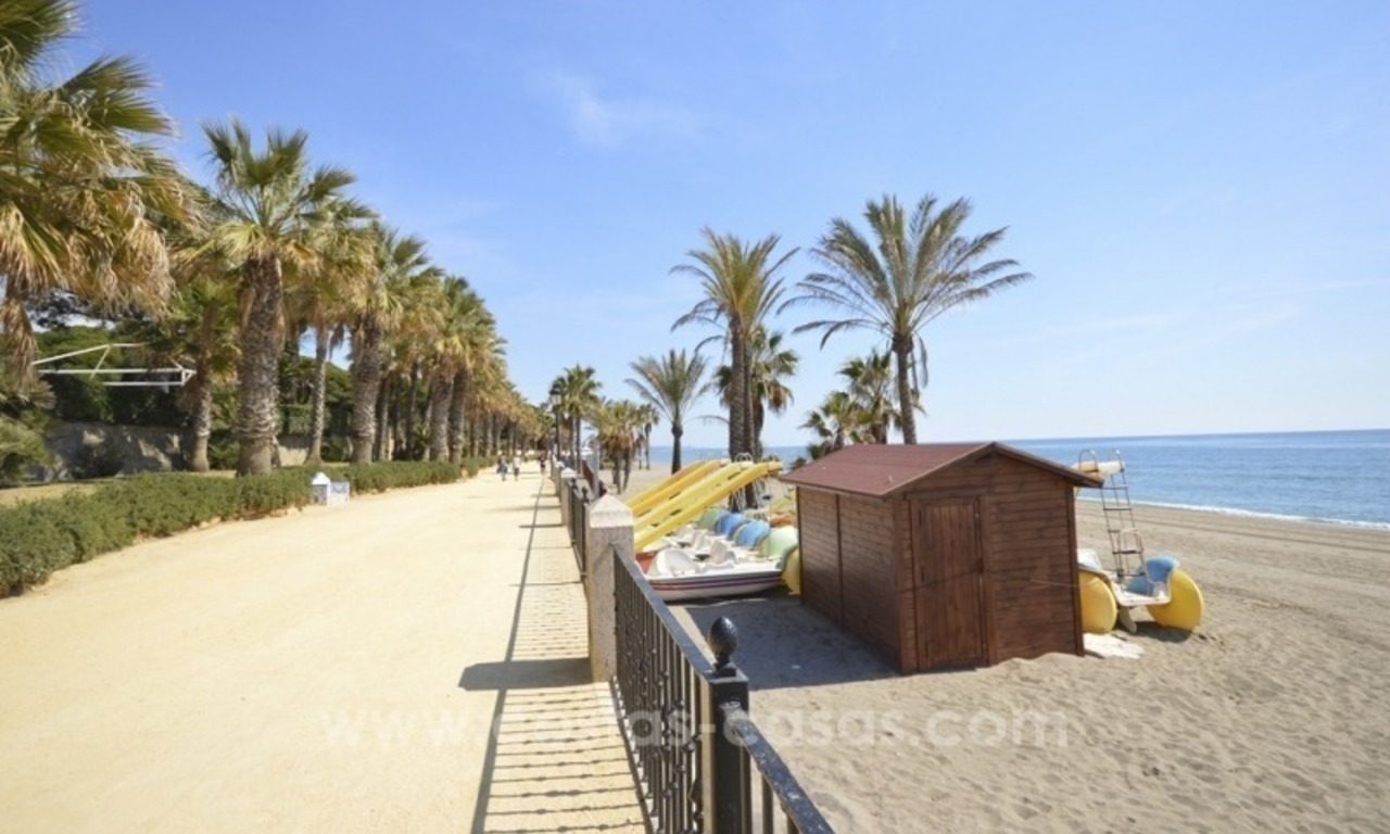 Beachside townhouse te koop op de Golden Mile in Marbella 1
