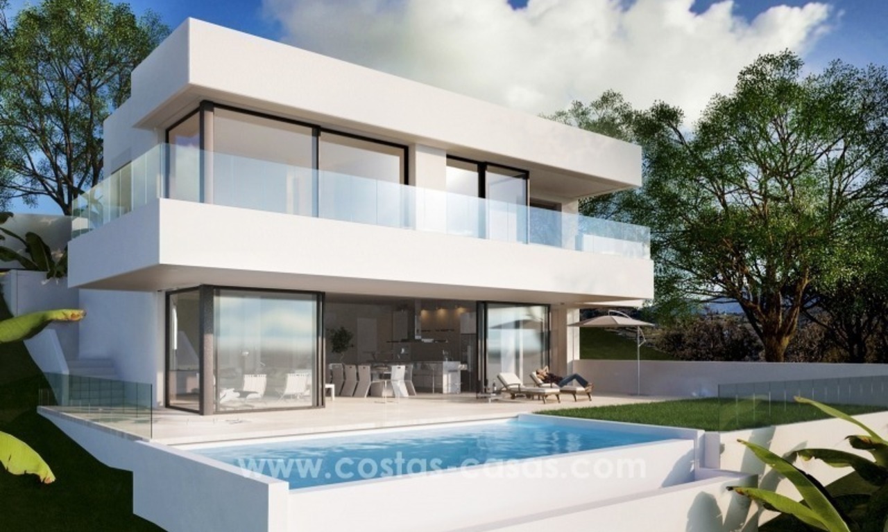 Moderne nieuwe villa te koop met zeezicht in Estepona 0