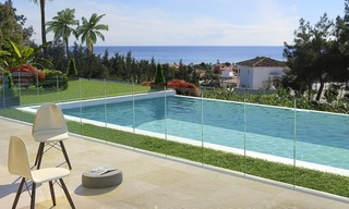 Moderne nieuwe villa te koop met zeezicht in Estepona 1