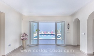 Eerstelijn strand luxe villa te koop in Mijas-Costa aan de Costa del Sol 6