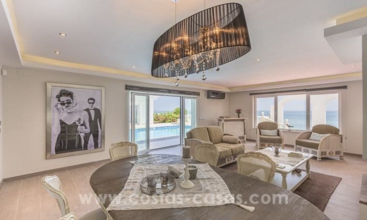 Eerstelijn strand luxe villa te koop in Mijas-Costa aan de Costa del Sol 7