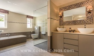 Eerstelijn strand luxe villa te koop in Mijas-Costa aan de Costa del Sol 12