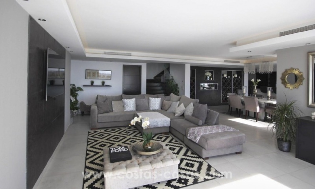 Villa in moderne stijl te koop in het gebied van Marbella - Benahavis 8