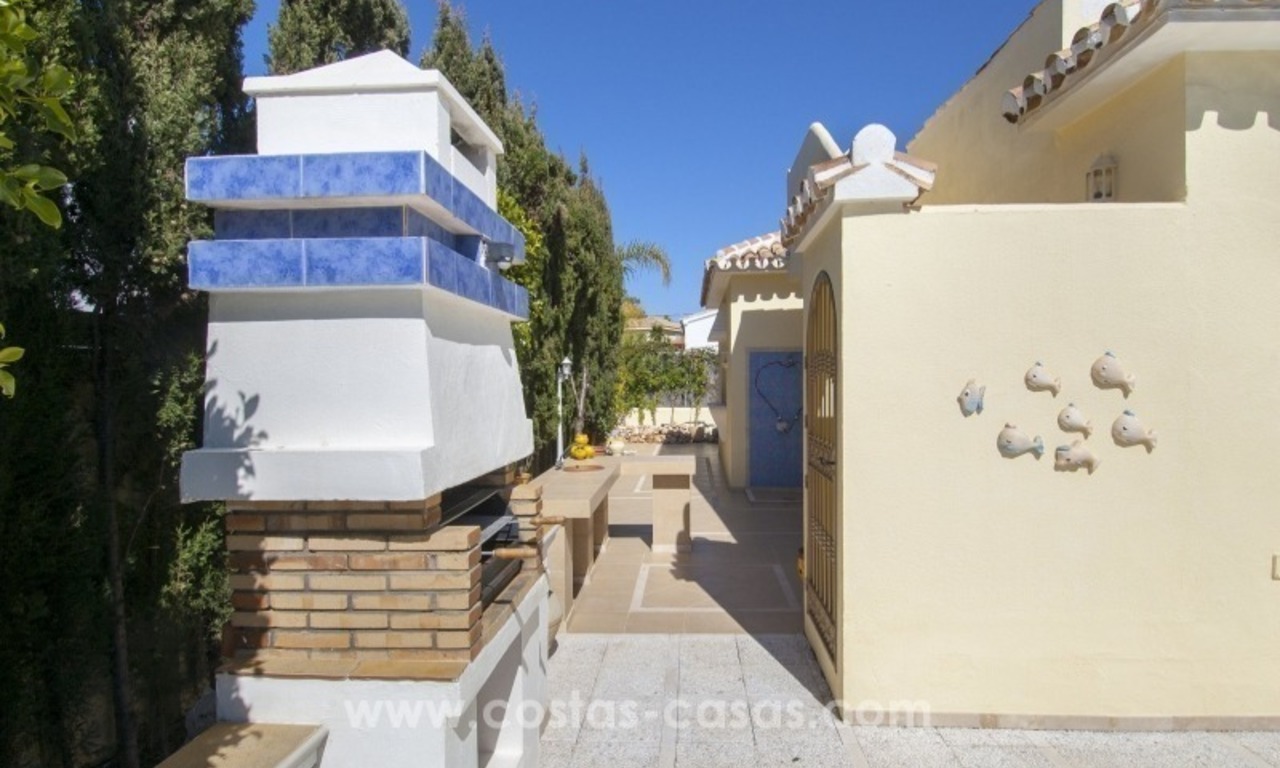 Tweedelijn strand villa te koop in Marbella met zeezicht en in onberispelijke staat 5