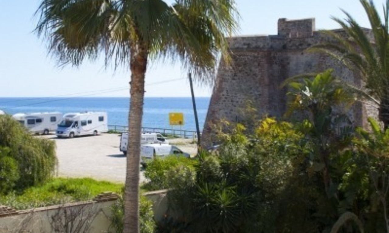 Tweedelijn strand villa te koop in Marbella met zeezicht en in onberispelijke staat 37