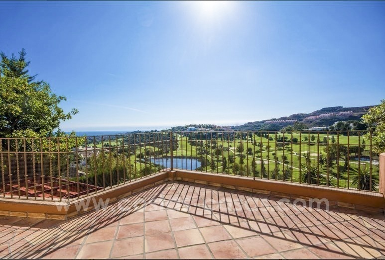 Koopje! Prachtige villa te koop met schitterend zee- en golfzicht in Benahavis – Marbella