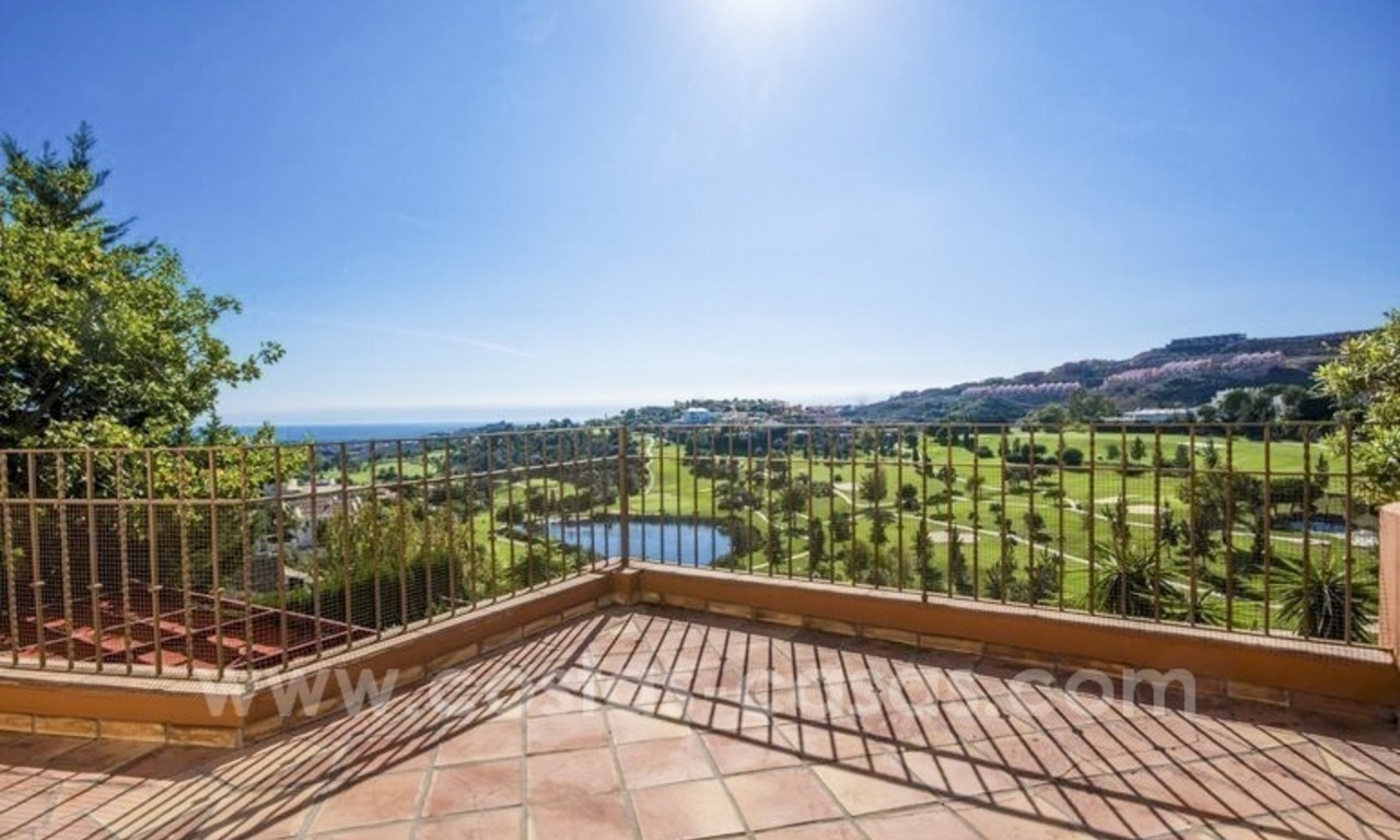 Koopje! Prachtige villa te koop met schitterend zee- en golfzicht in Benahavis – Marbella 0