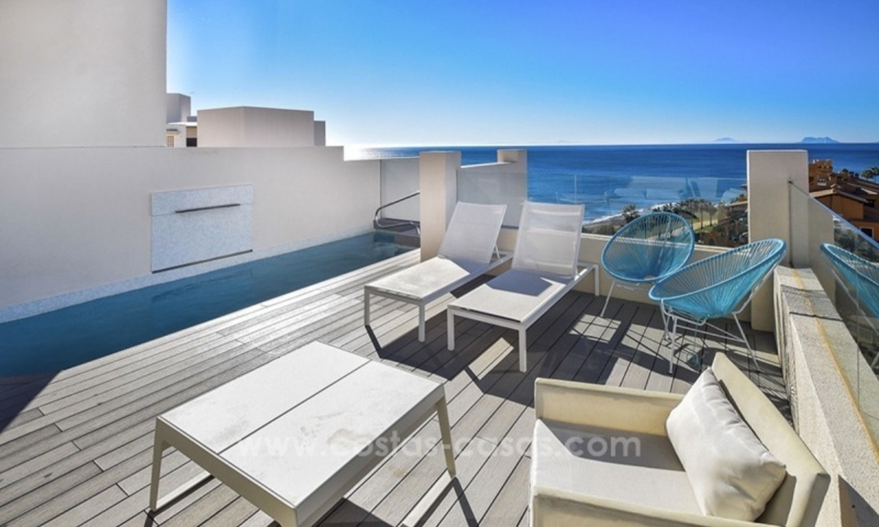 Modern Eerstelijn strand penthouse appartement te koop op de New Golden Mile, Marbella – Estepona 1