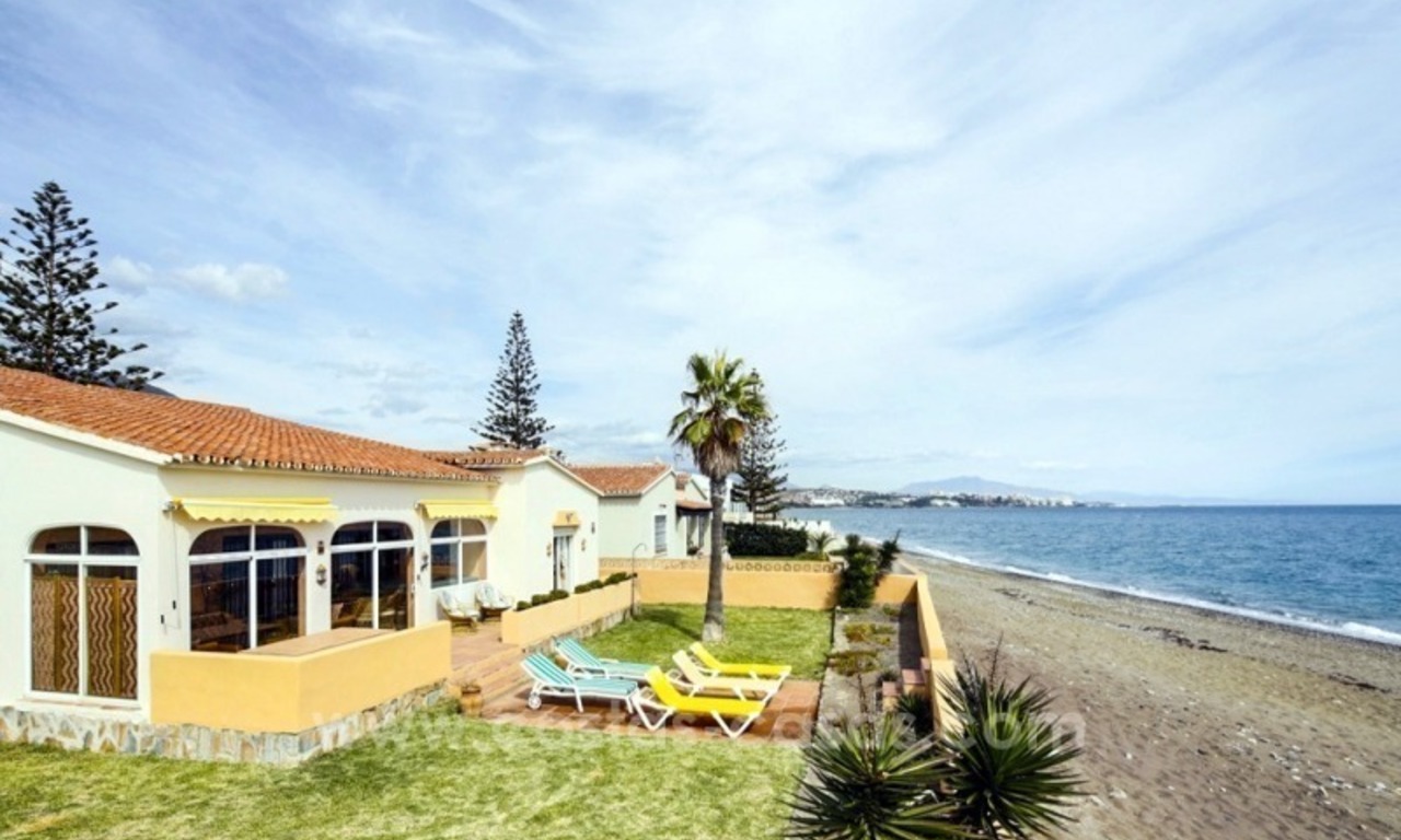 Eerstelijn strand villa te koop in Estepona, Costa del Sol 0