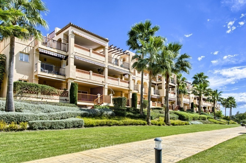 Ruim eerstelijn golf appartement te koop in Estepona – Benahavis – Marbella