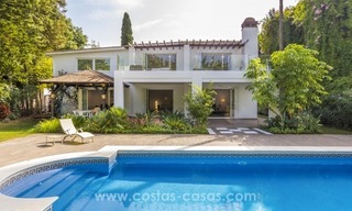 In moderne stijl gerenoveerde villa te koop in Nueva Andalucia, Marbella 2