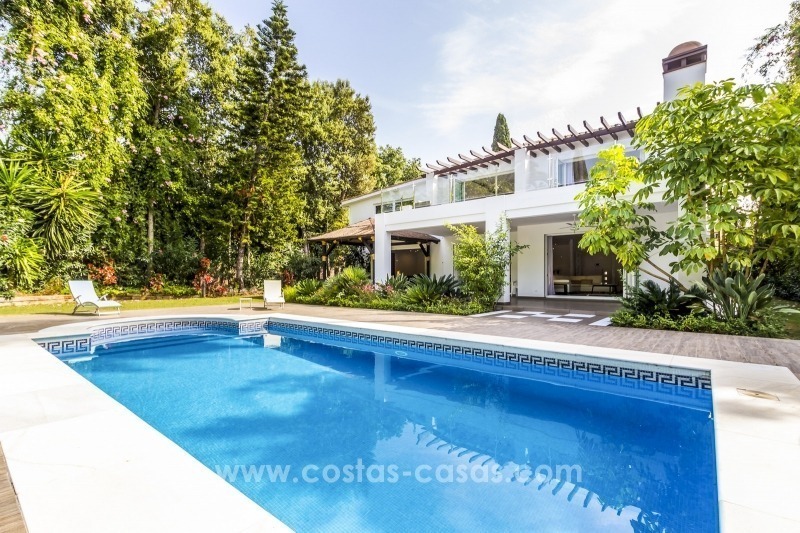 In moderne stijl gerenoveerde villa te koop in Nueva Andalucia, Marbella
