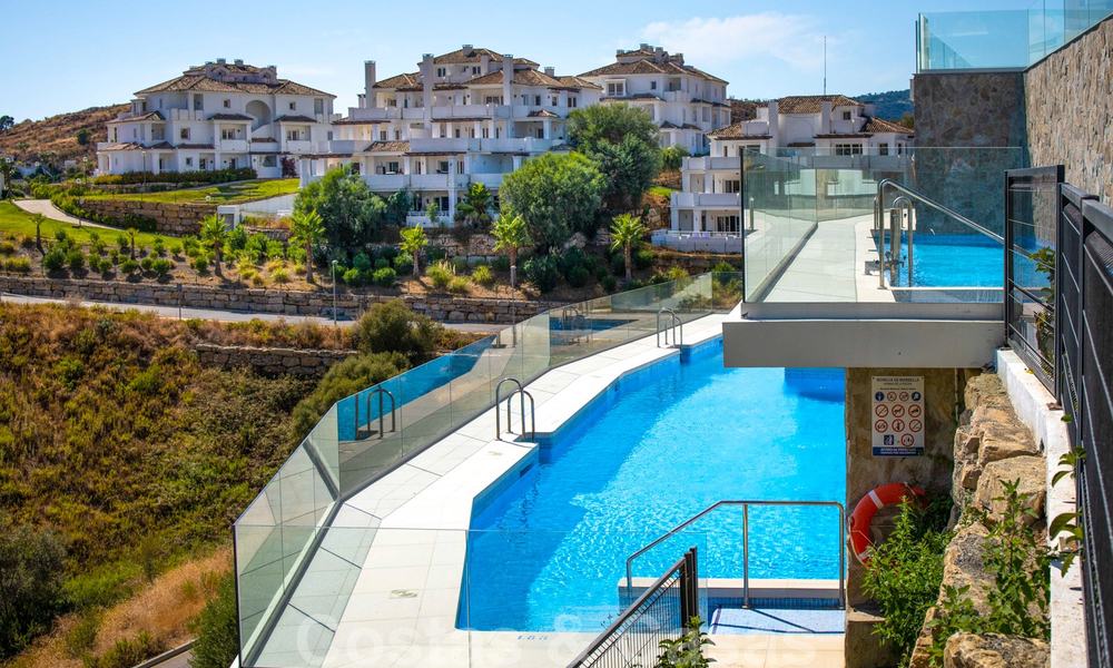 Moderne design appartementen met eigen zwembad te koop in boutique complex in Nueva Andalucia te Marbella 28767
