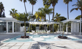 Exclusieve moderne beachside design villa te koop in Guadalmina Baja in Marbella. 27672 