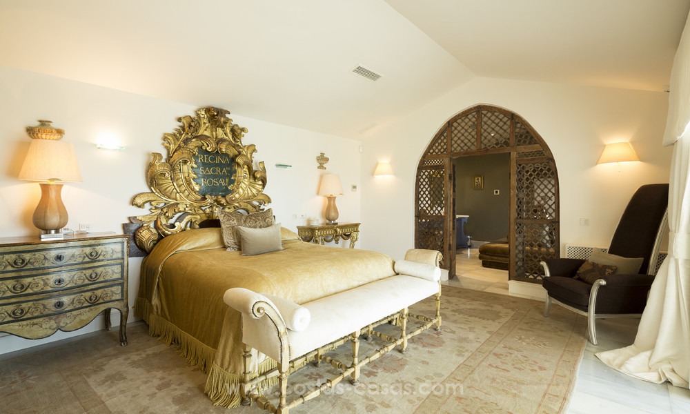 Grandioze villa in Balinese stijl te koop, direct aan het strand, Marbella Oost 13202