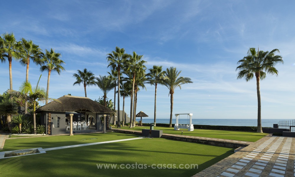 Grandioze villa in Balinese stijl te koop, direct aan het strand, Marbella Oost 13224