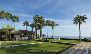 Grandioze villa in Balinese stijl te koop, direct aan het strand, Marbella Oost 13224 