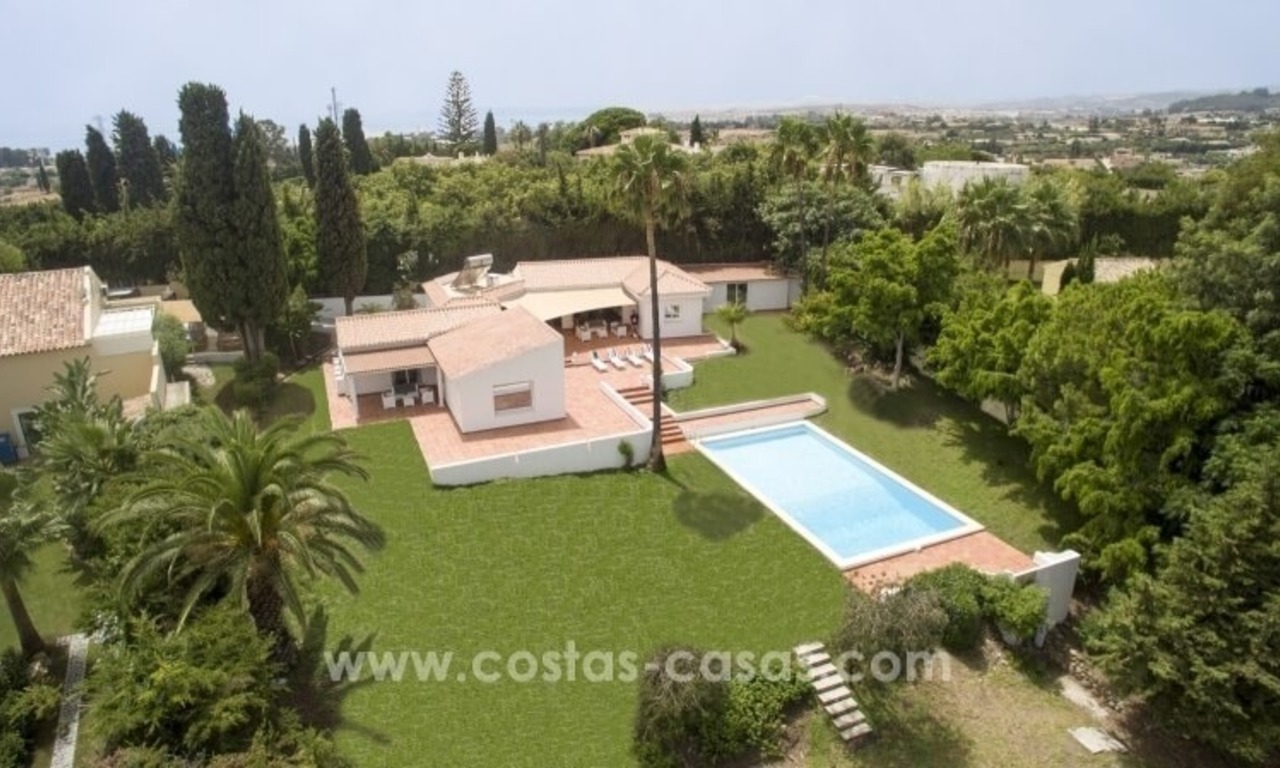 Private gerenoveerde villa te koop op de New Golden Mile tussen Marbella en Estepona 0