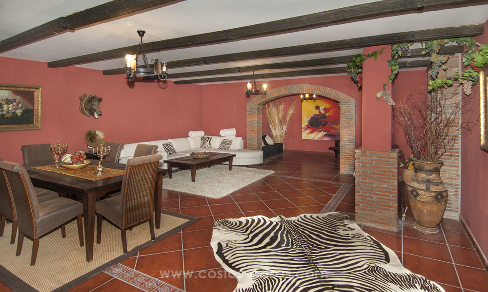 Villa te koop in Marbella – Benahavis met mooi golf- en zeezicht 29744