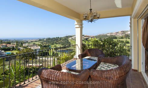 Villa te koop in Marbella – Benahavis met mooi golf- en zeezicht 29746