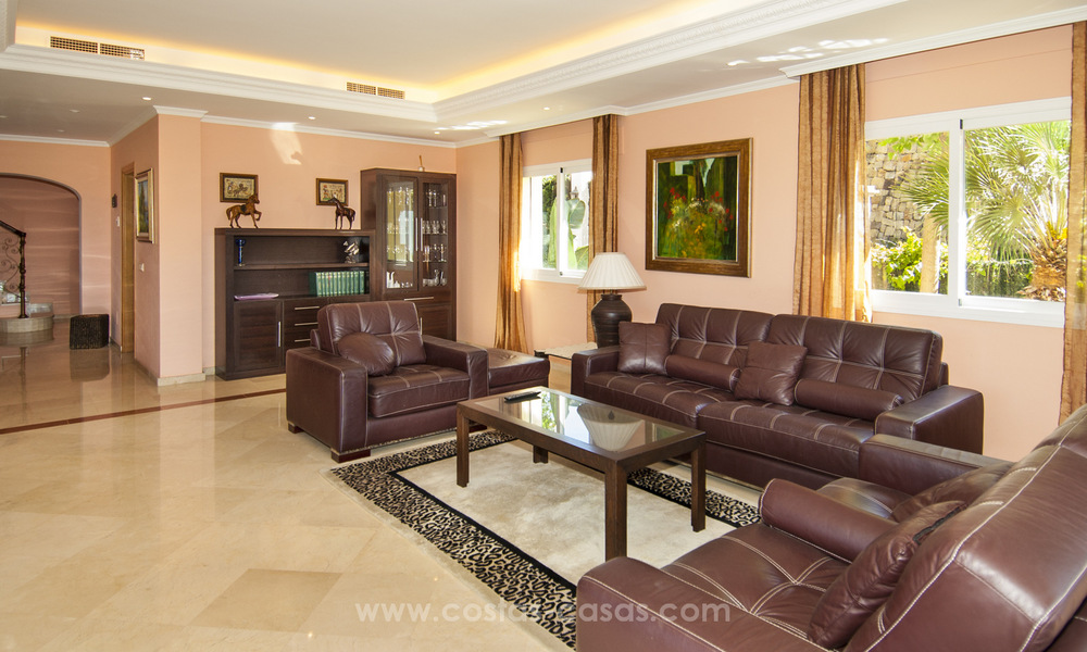 Villa te koop in Marbella – Benahavis met mooi golf- en zeezicht 29747