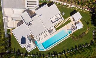 Te koop in Nueva Andalucia, Marbella: Nieuwe moderne villa in aanbouw 28940 