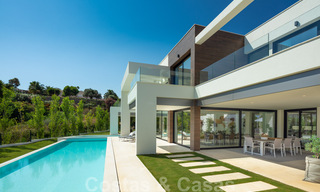 Te koop in Nueva Andalucia, Marbella: Nieuwe moderne villa in aanbouw 28947 