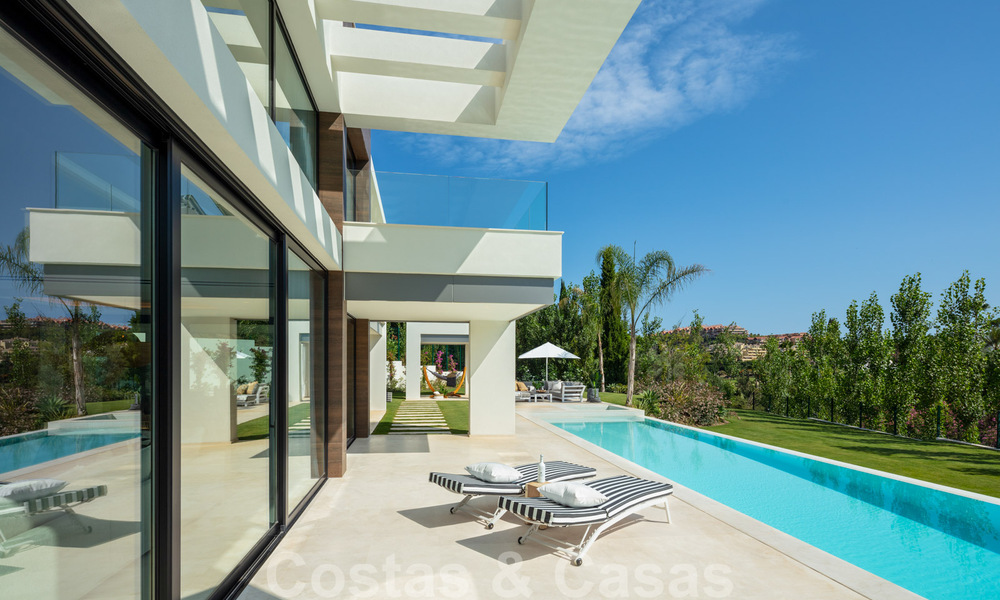 Te koop in Nueva Andalucia, Marbella: Nieuwe moderne villa in aanbouw 28949