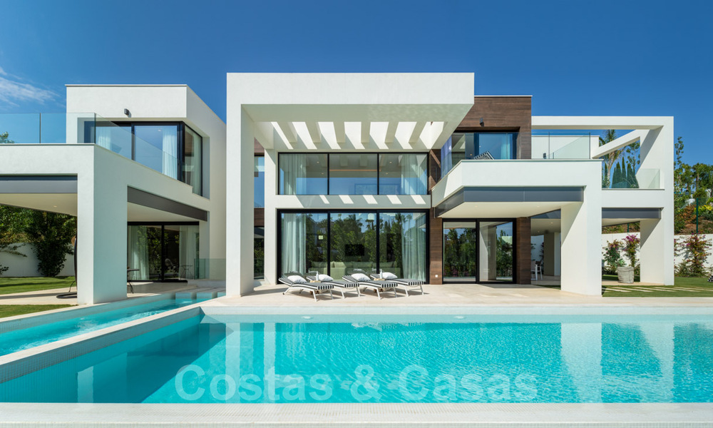 Te koop in Nueva Andalucia, Marbella: Nieuwe moderne villa in aanbouw 28950