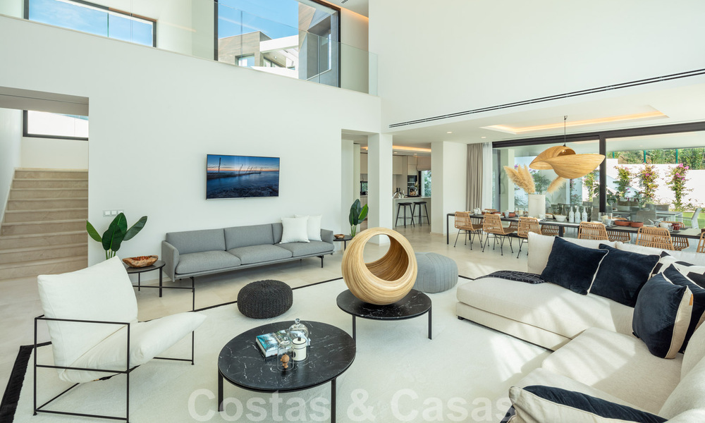Te koop in Nueva Andalucia, Marbella: Nieuwe moderne villa in aanbouw 28955
