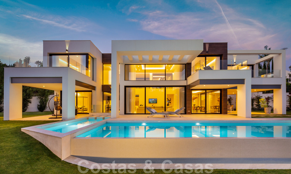 Te koop in Nueva Andalucia, Marbella: Nieuwe moderne villa in aanbouw 28967