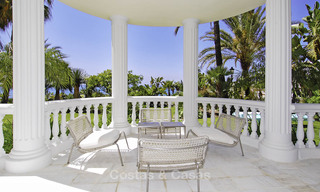 Eerstelijns strand luxe appartement en penthouse te koop in Las Dunas Park, New Golden Mile, Marbella - Estepona 42372 