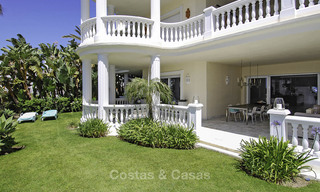 Eerstelijns strand luxe appartement en penthouse te koop in Las Dunas Park, New Golden Mile, Marbella - Estepona 42375 