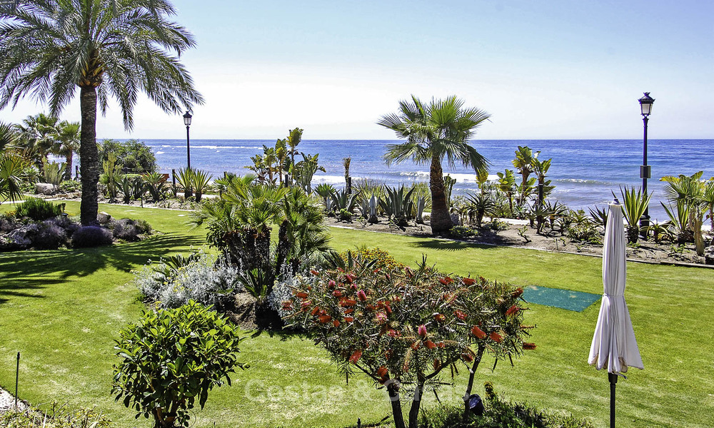 Eerstelijns strand luxe appartement en penthouse te koop in Las Dunas Park, New Golden Mile, Marbella - Estepona 42379