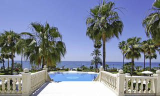 Eerstelijns strand luxe appartement en penthouse te koop in Las Dunas Park, New Golden Mile, Marbella - Estepona 42387 