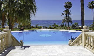 Eerstelijns strand luxe appartement en penthouse te koop in Las Dunas Park, New Golden Mile, Marbella - Estepona 42389 