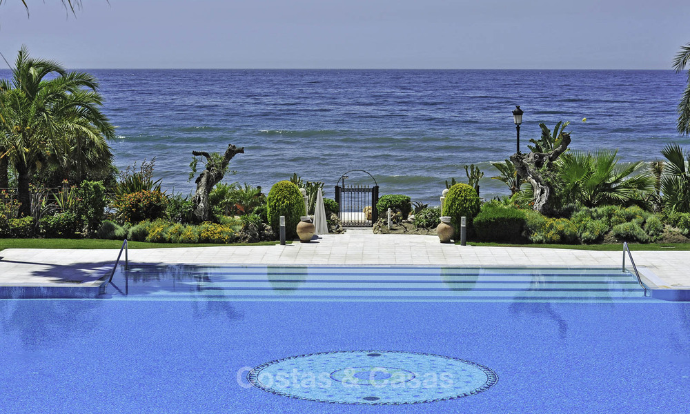 Eerstelijns strand luxe appartement en penthouse te koop in Las Dunas Park, New Golden Mile, Marbella - Estepona 42394