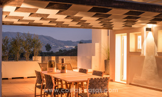 Nieuwe luxe appartementen te koop in Andalusische stijl temidden de natuur in Marbella 21550 